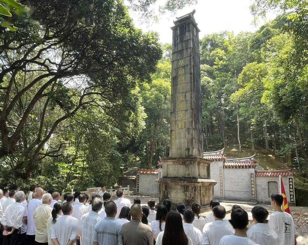 漳州长富山陵园图片