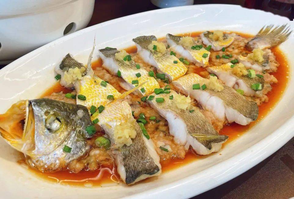 2大2小入住豪华酒店,吃海鲜套餐或送沙滩游门票,再送自助早餐,打卡