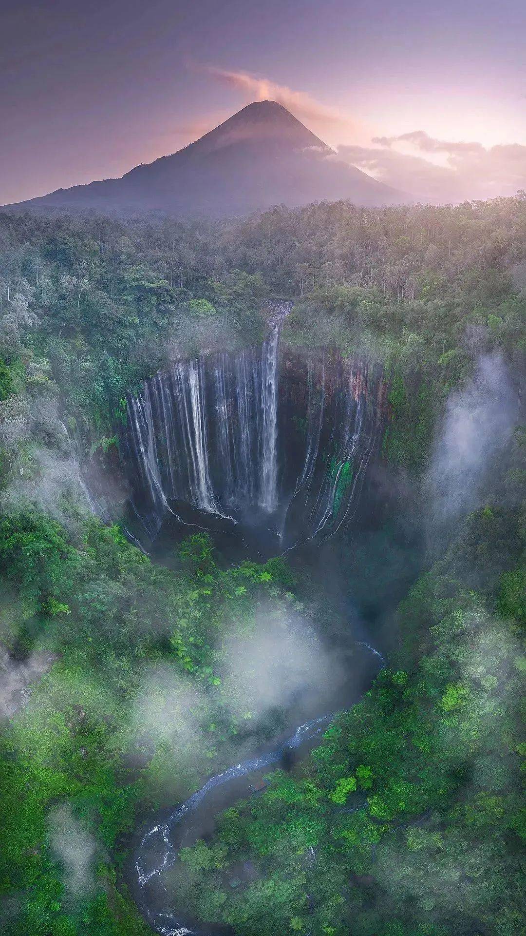 火山堰塞型瀑布图片