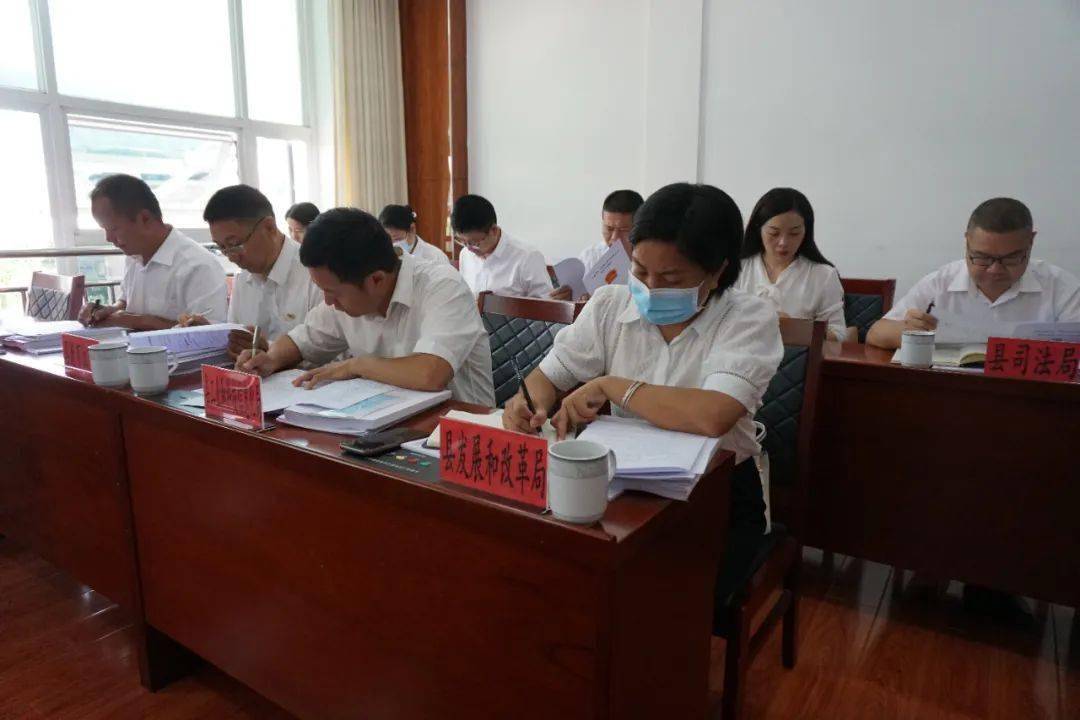 县人民政府副县长王红专,县人民法院院长魏先进,县人民检察院检察长