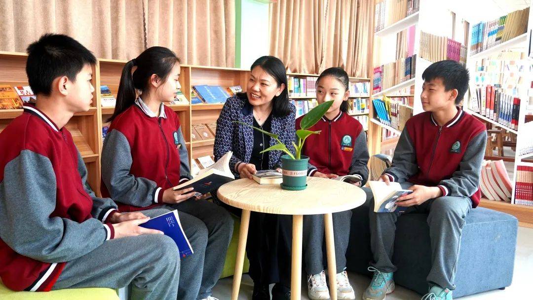 高青县第六中学寓于"博雅"而生,通过构建"静雅"环境,实现"卓雅"管理