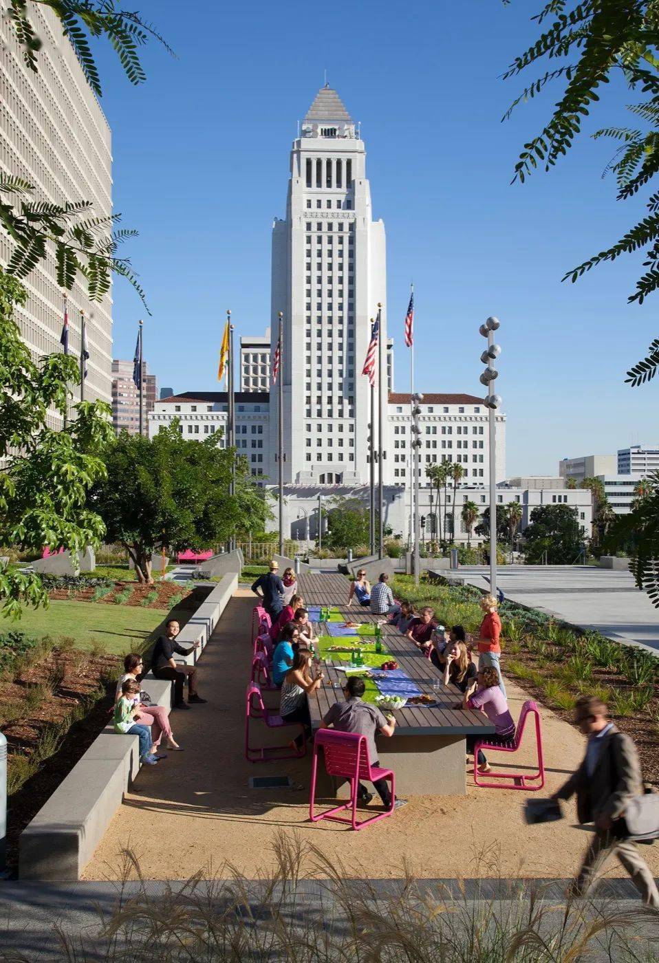 横跨陡坡的洛杉矶市中心粉色公园-美国67grand park / rios_spring