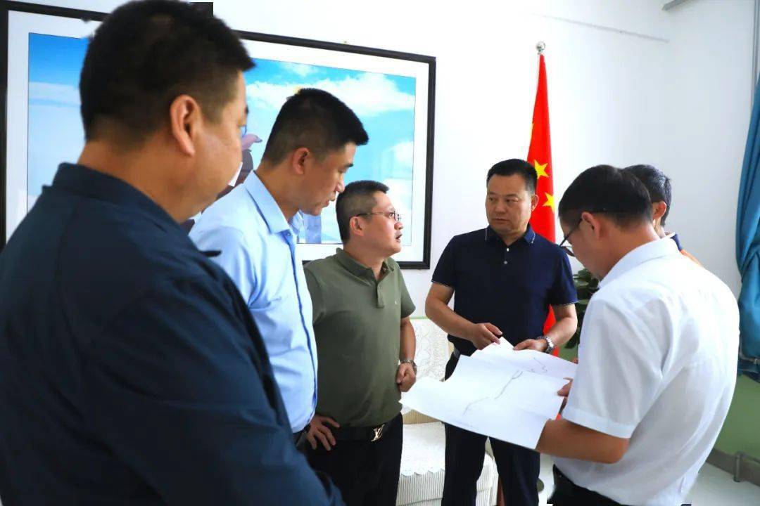 县委政法委书记李元,副县长,公安局党委书记,局长张小平一行在礼县