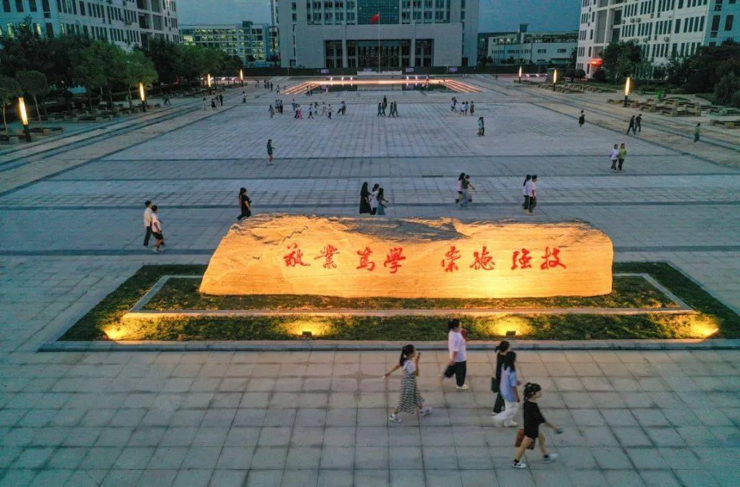学院地址:安徽省淮北市烈山区职教园区元培路(新校区)4.学院网址:www.