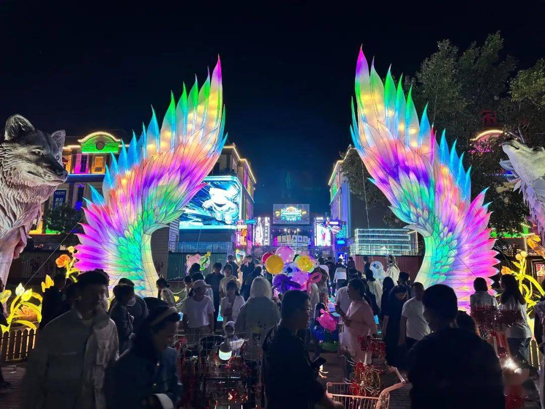 小城夏天 | 听说海拉尔的人都挤在这儿,约吗?_呼伦贝尔_娱乐_东山