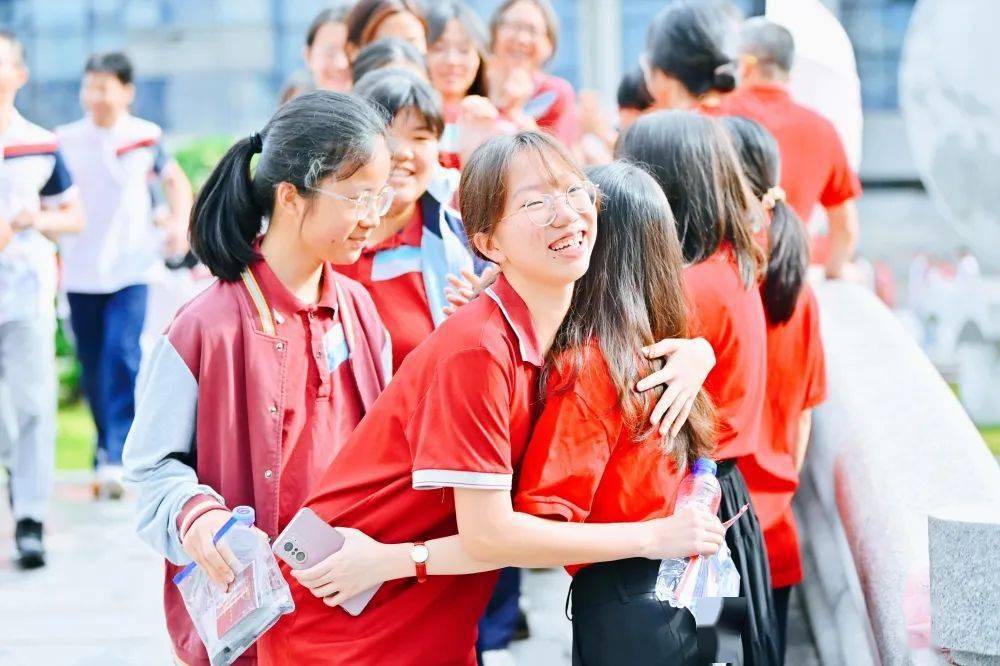 柳城中学校服图片