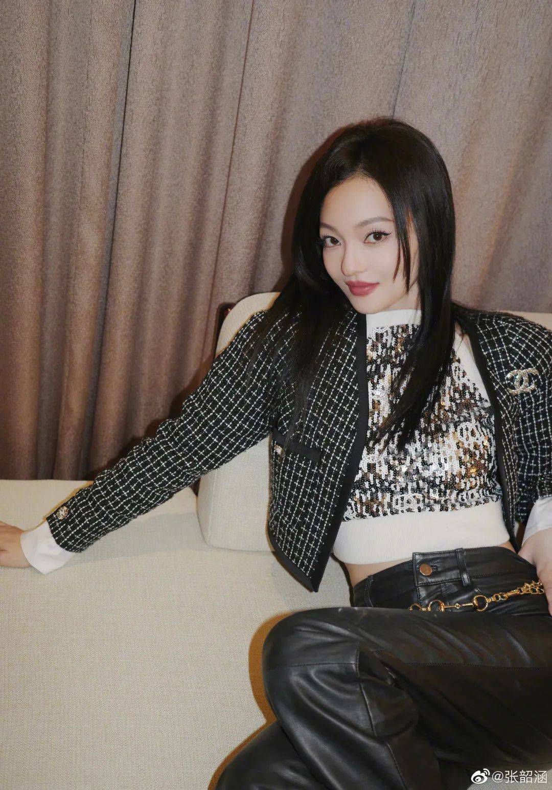 再开演唱会,张韶涵把"百变"的名头坐实了!_angela_舞台_造型