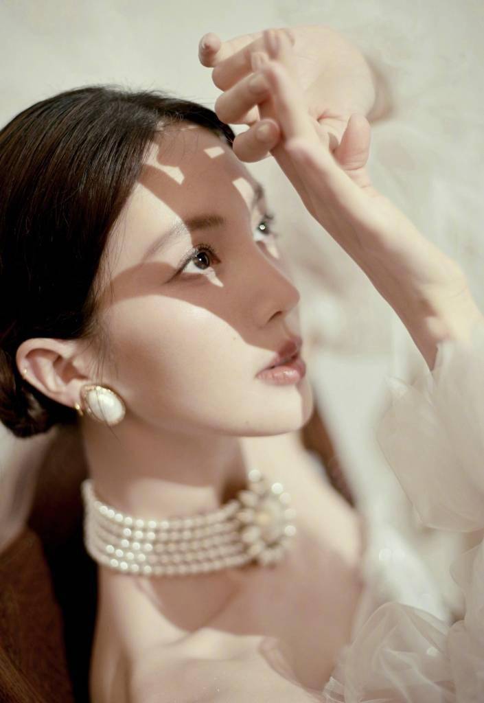 金晨这套宫廷风婚纱裙又仙又贵气满满高级感_造型_珍珠_账号