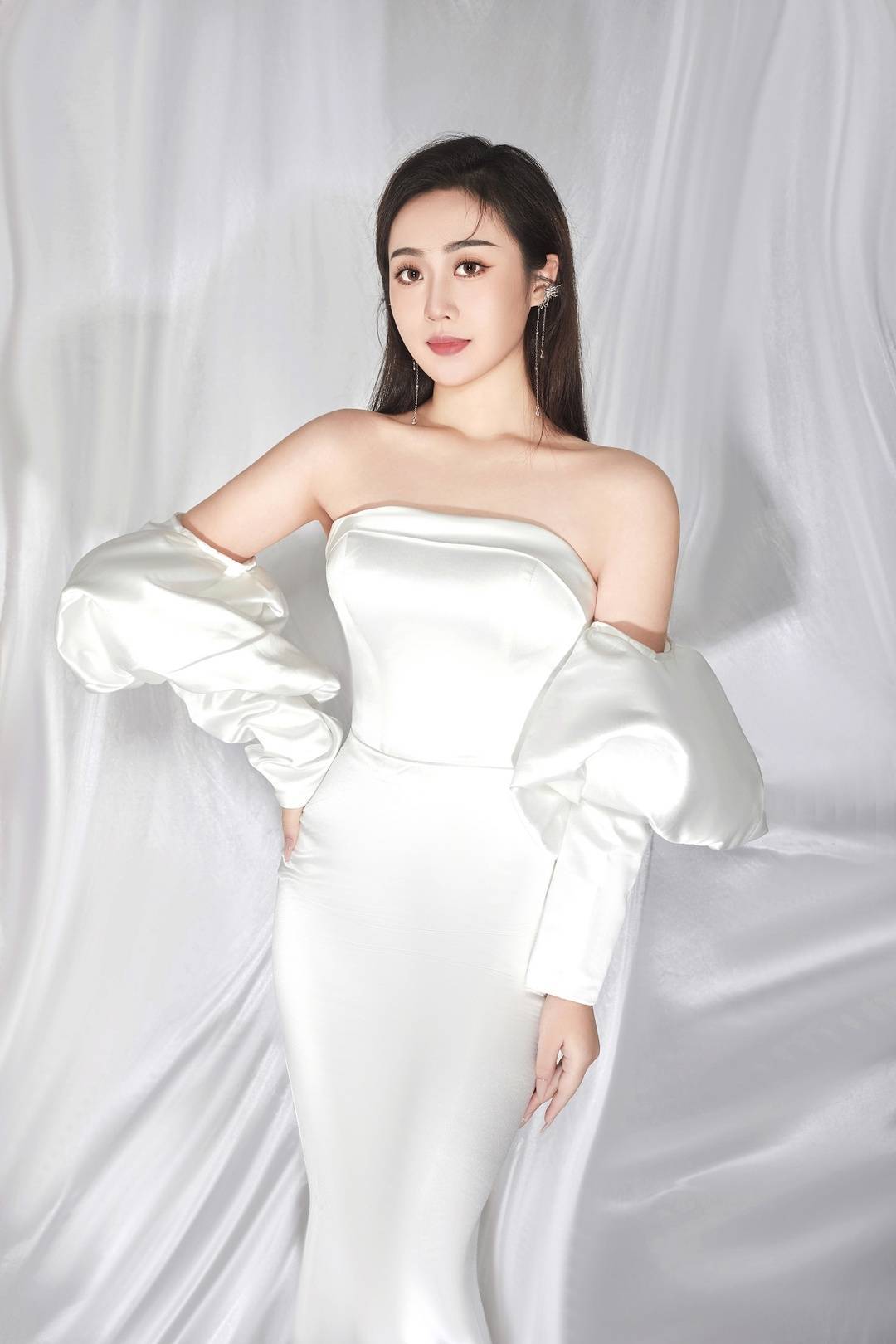封面深镜|"95后女生收6岁徒弟传承非遗"上热搜 吴菁菁:川剧就是我的"