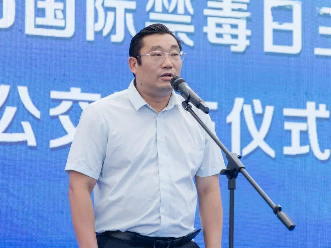 县委副书记,县人民政府县长吴廷友出席活动并宣布松桃2023年6.