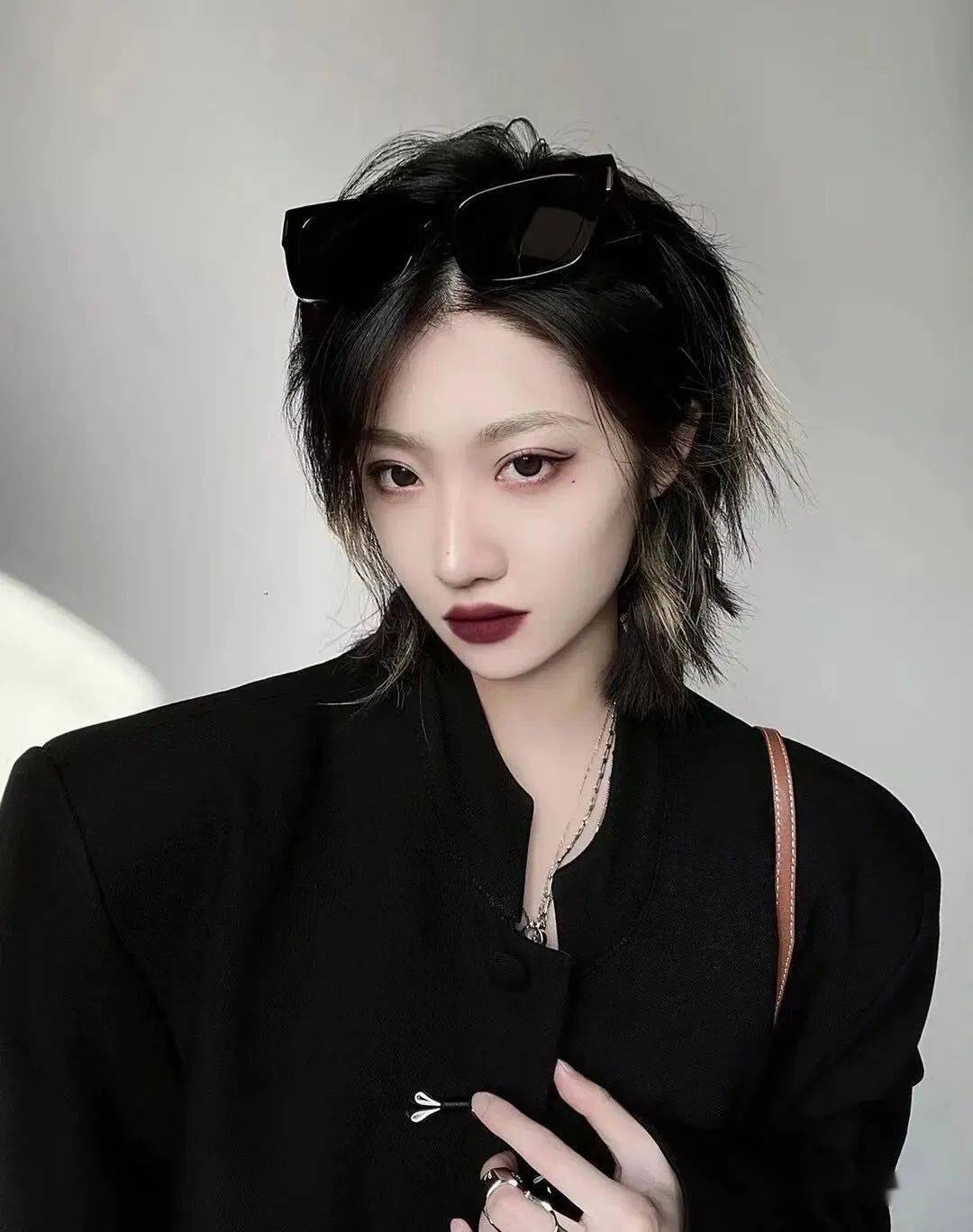 "狼人鲻鱼头",甜又酷._发型_中国_形象