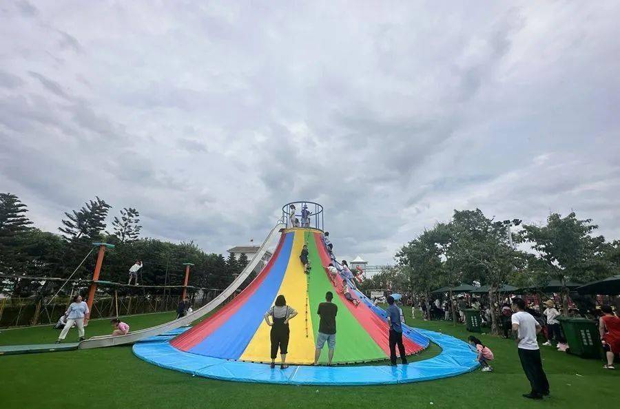 67福州一男子游玩时突发意外,游乐园方不肯出面赔偿,声称是因为.