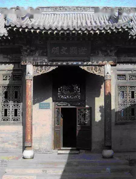 此联挂于常家庄园雍和堂二门,清张照书写.