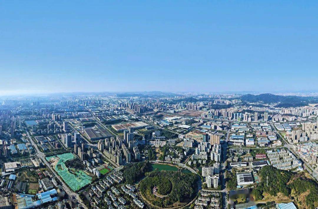 不断诞生着各种创新与赶超的新产品三一重工:86米世界最长臂架泵车成