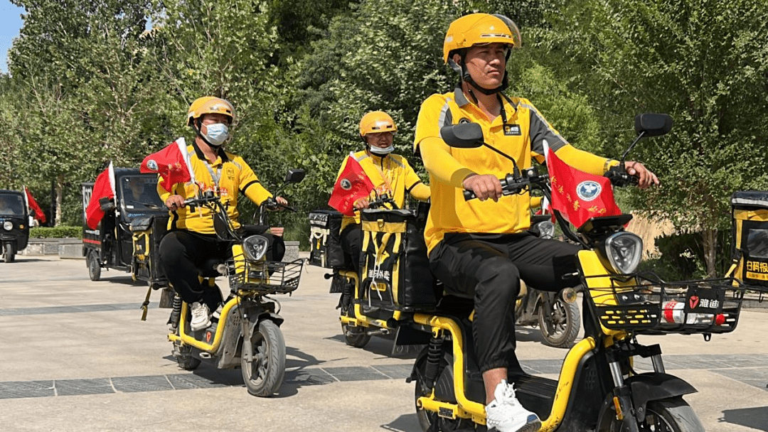 20辆出租车,30辆美团车辆,30辆物流寄递车辆浩浩荡荡地驶入阿克苏市