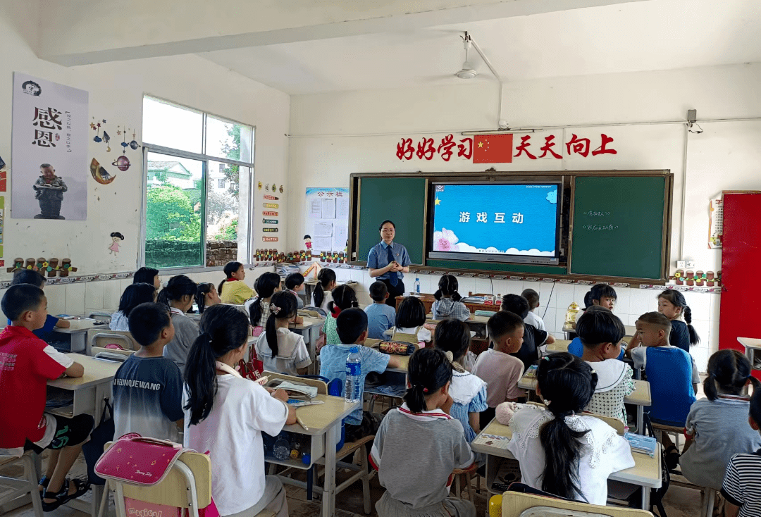 坪南小学图片