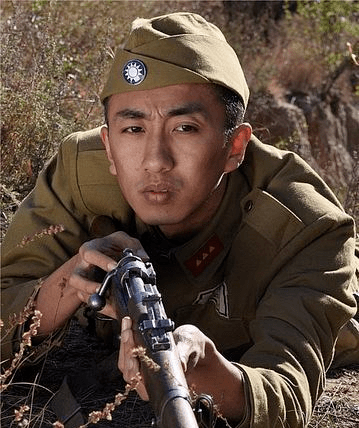 震荡波动,对于新人演员来说振幅是巨大的.