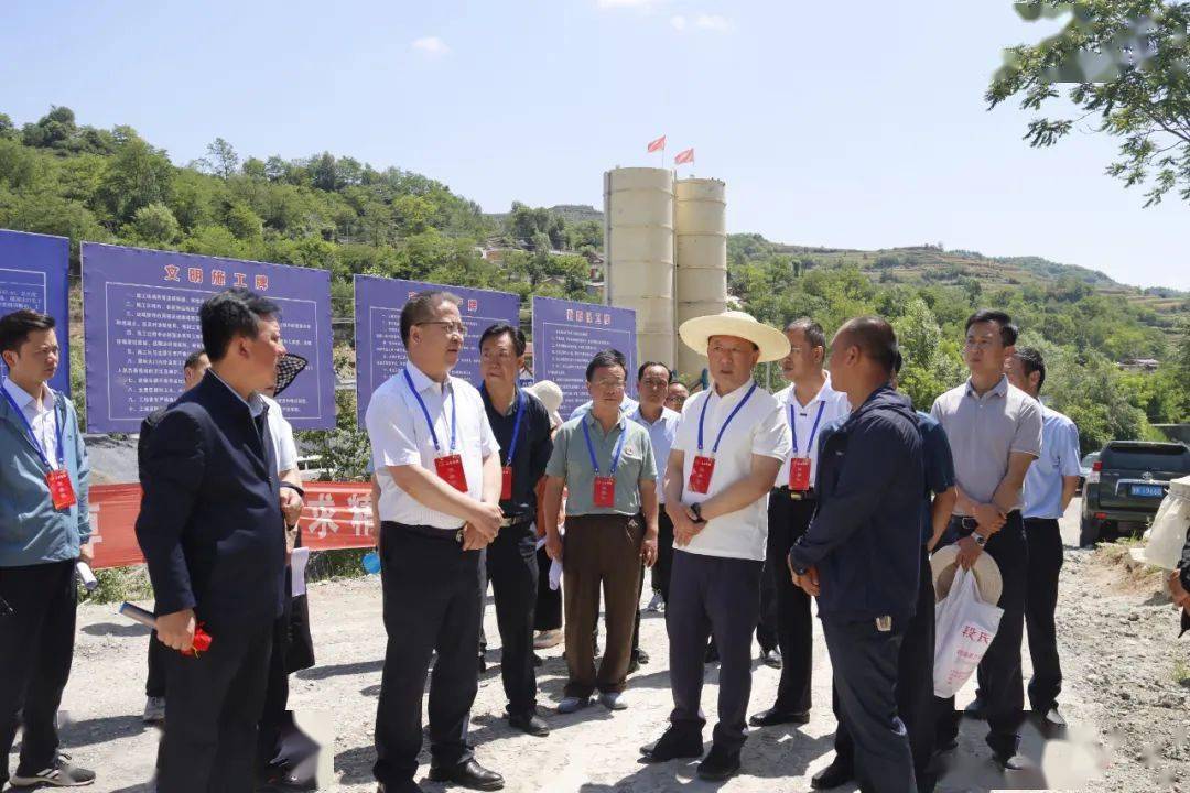 调研视察组一行先后来到西和县中部人口密集区及礼县雷王片区供水工程