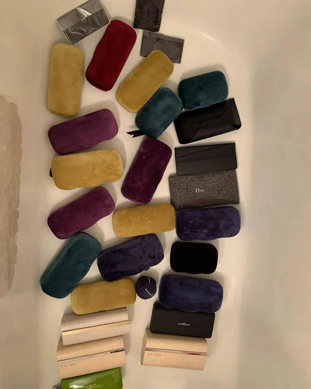 以及solstice眼镜连锁店,扔掉的dior,gucci等眼镜及眼镜盒soho ugg