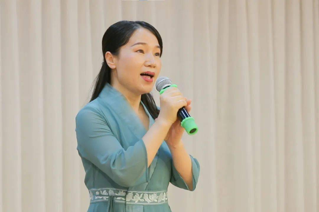 趣这一季"戏曲童萌大比拼",除了大家熟悉的戏曲班负责人赵青松老师外