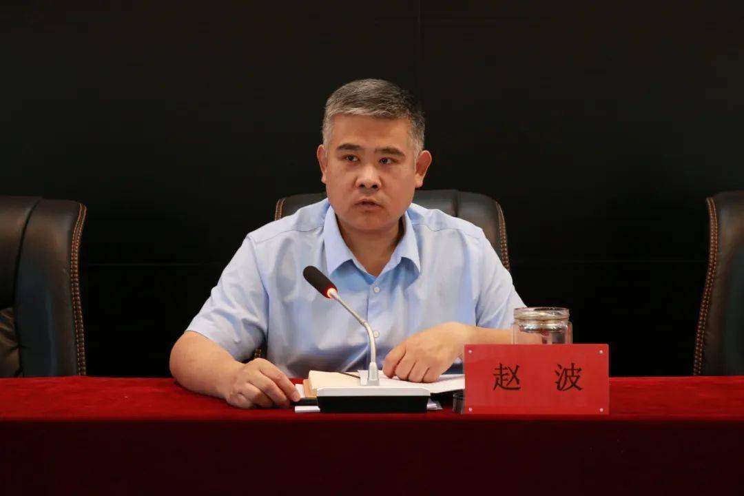 会上,区司法局普法与依法治理科科长郑小磊对"八五"普法中期验收工作