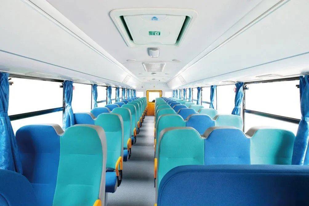 一语惊醒梦中人,大家纷纷回家测量,几经修改,最终摸索出校车座椅的