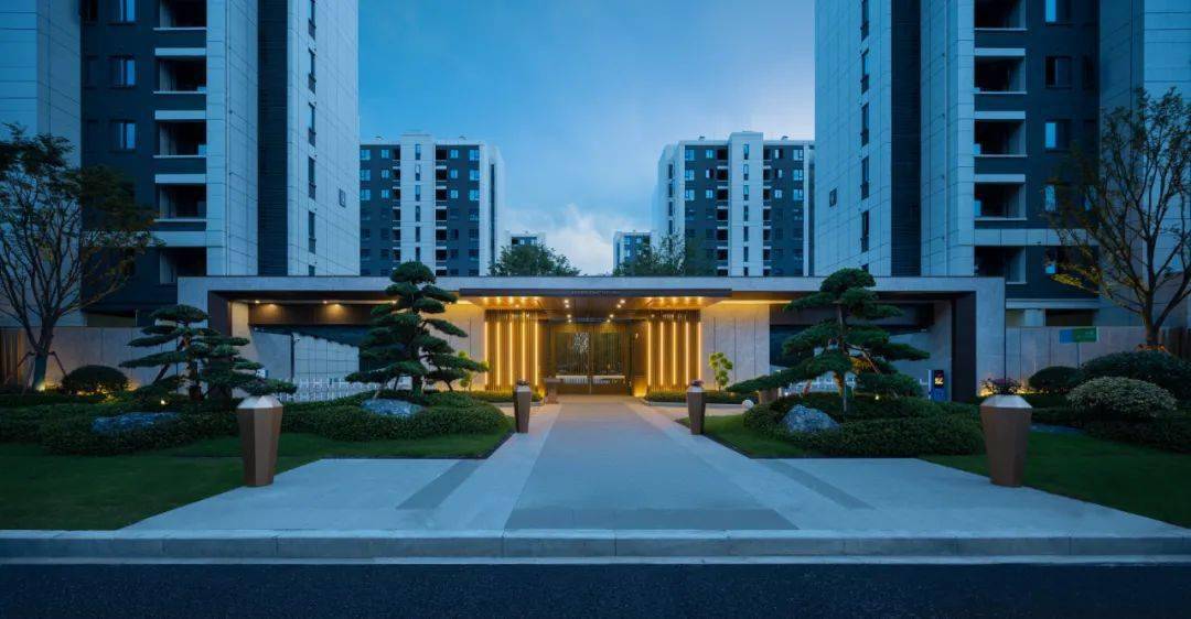 在简约之美风行世界的当下,中南·君启以当代极简的