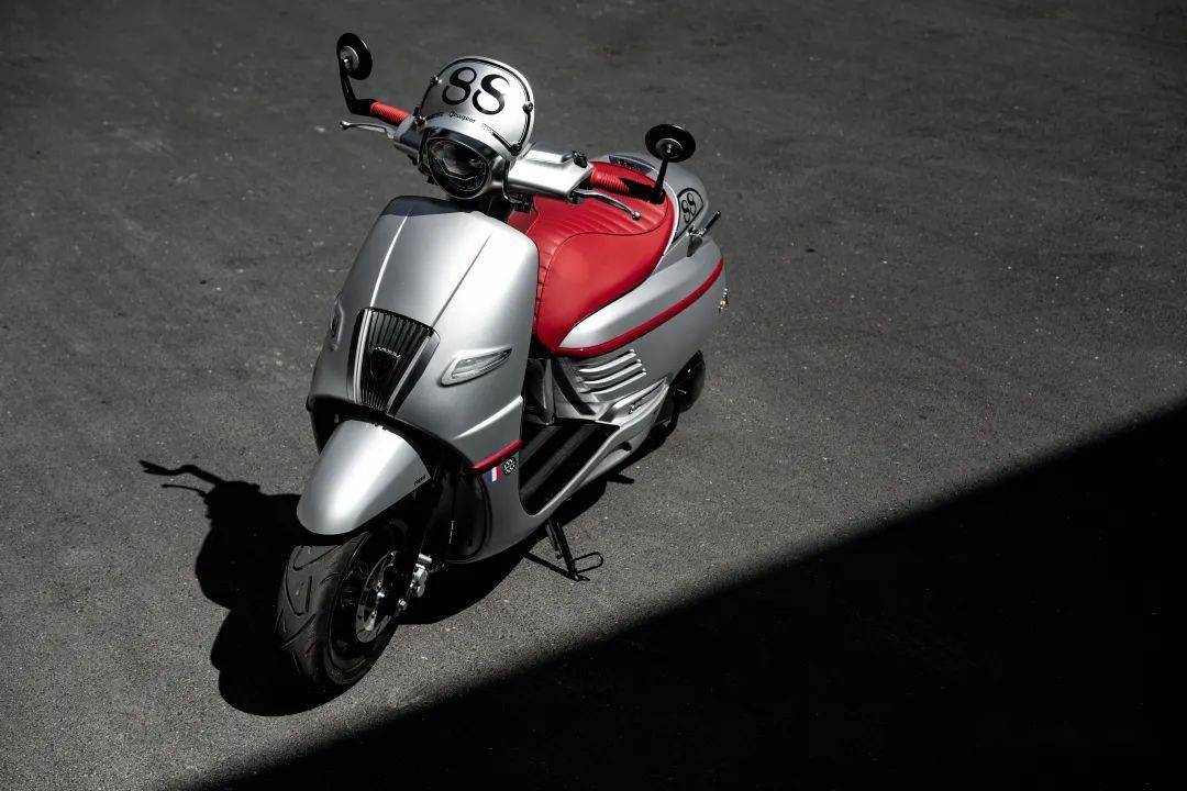 首发价0619800元,带驼峰的标致摩托django caferacer焕型来袭丨业界