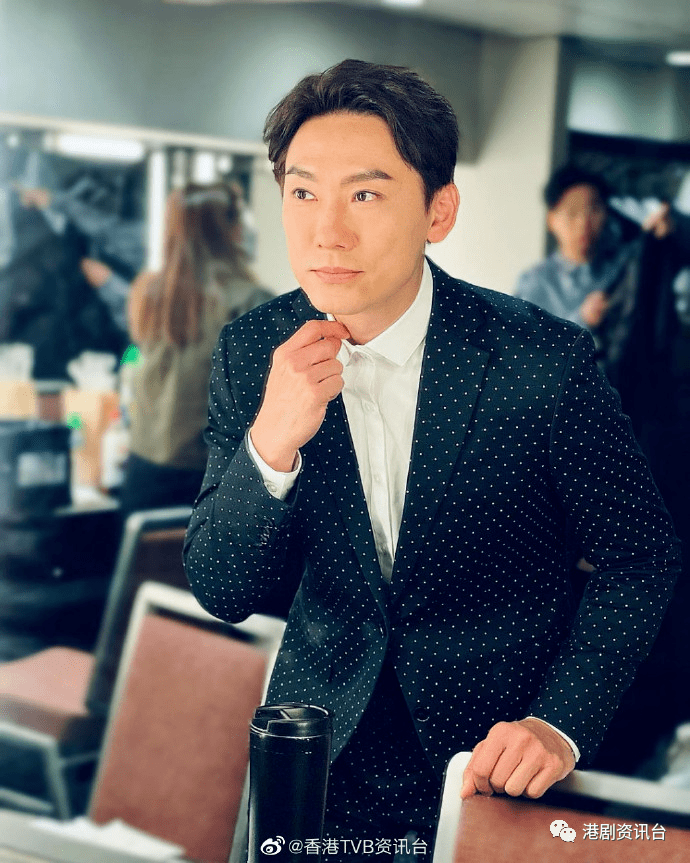 tvb资讯台 w博:@香港tvb资讯台现年46岁的patrick sir(林溥来)与太太