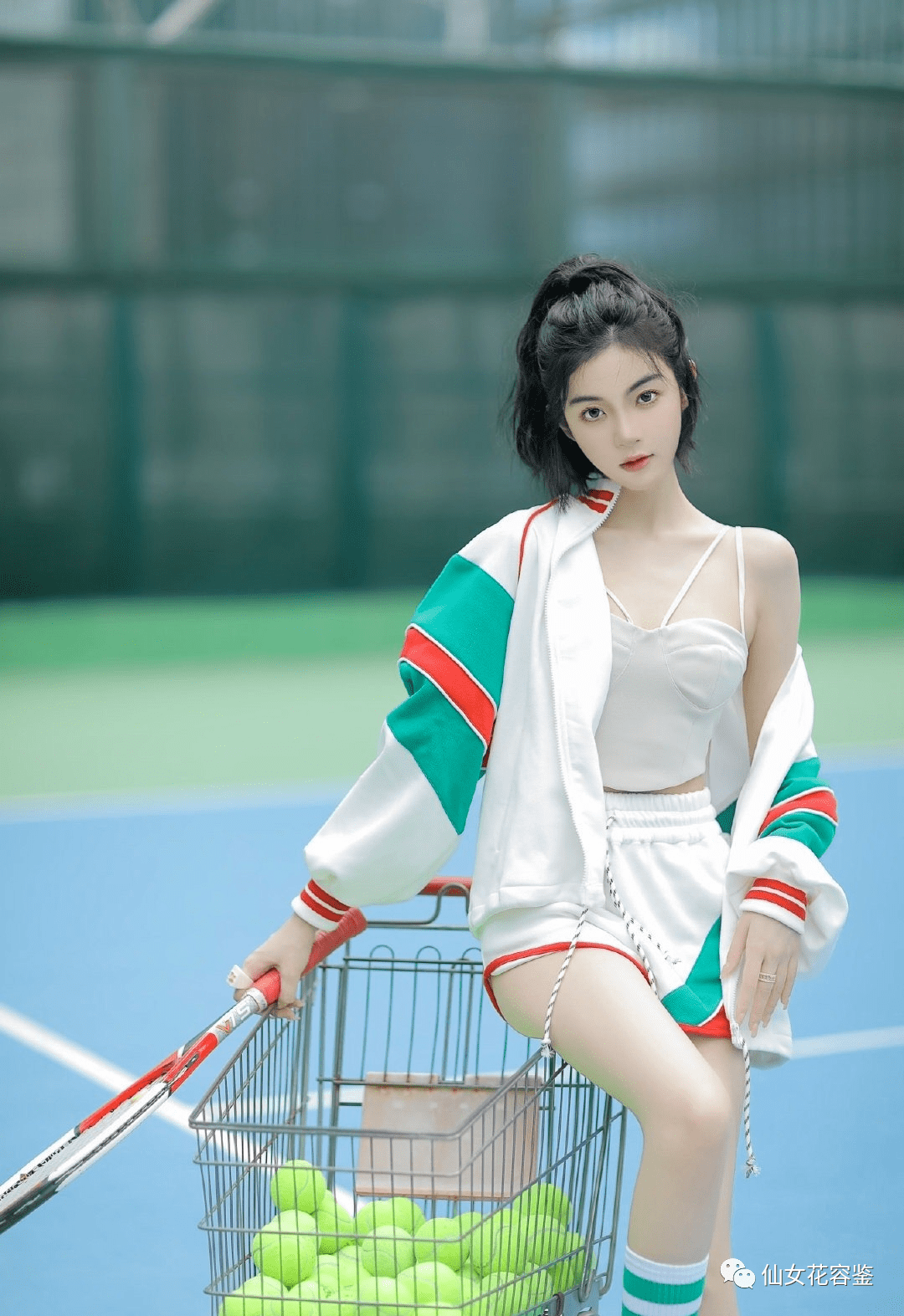 人像摄影:放学一起打网球吗?_运动_网球场_少女