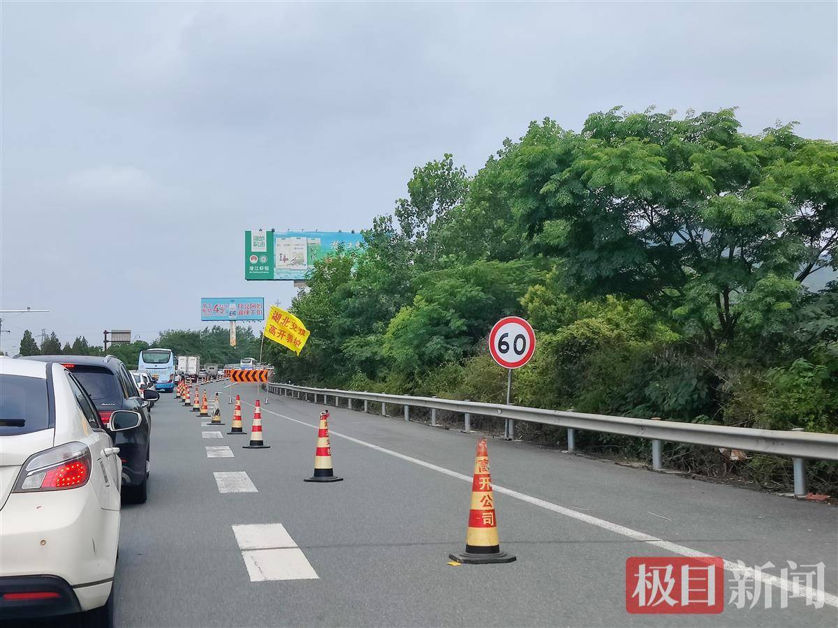 沪渝高速堵车图片