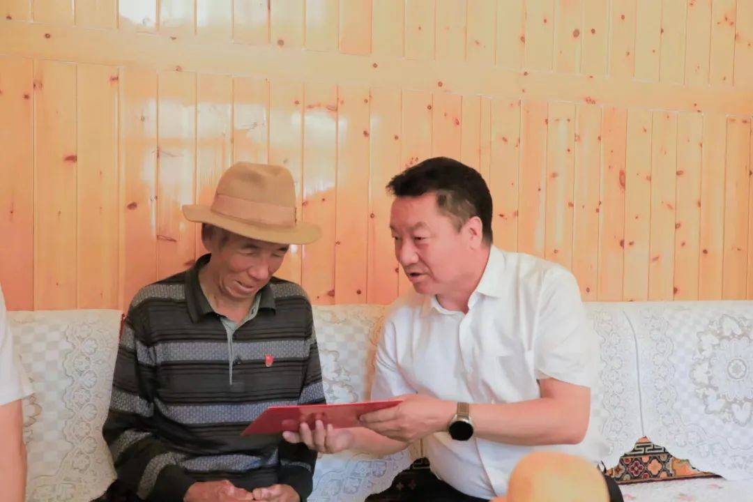 黄南州四大班子领导集中开展走访慰问活动_生活_发展_离退休