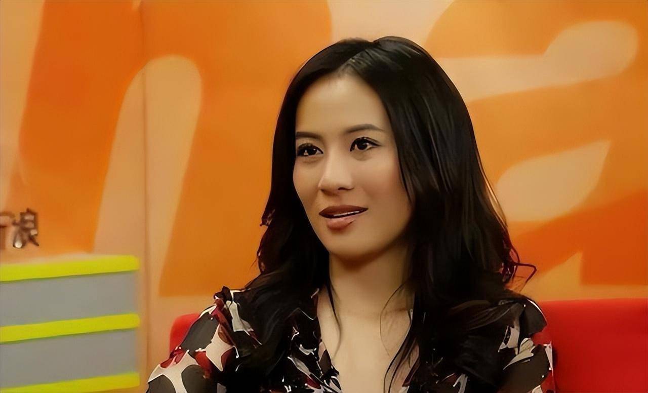 原tvb花旦叶璇"翻车",为蹭流量使出杀手锏,观众们不理解_直播_网友_女