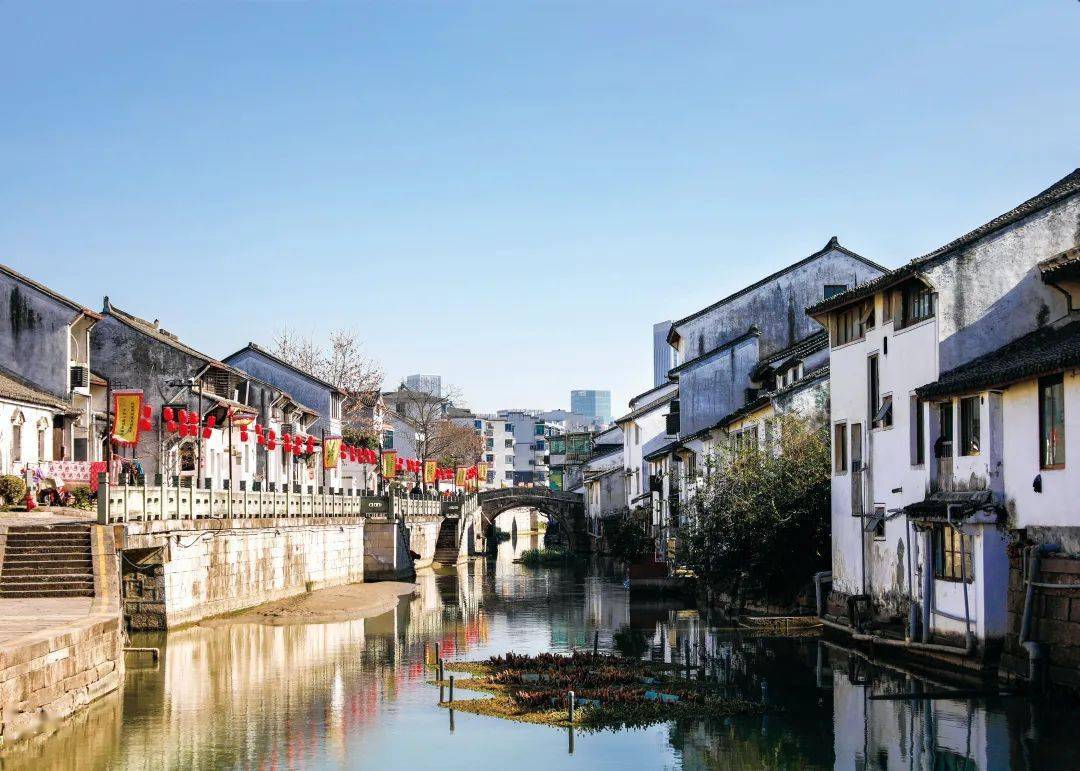 今年以来,滨江区城管局借势亚运东风,联合西兴街道对西兴老街进行整治