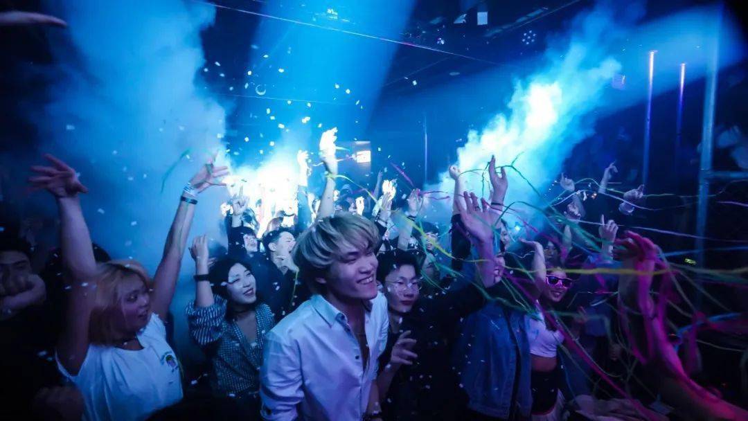 夜店蹦迪姿势大全,让你轻松化身舞池高手!_音乐_节奏_动作