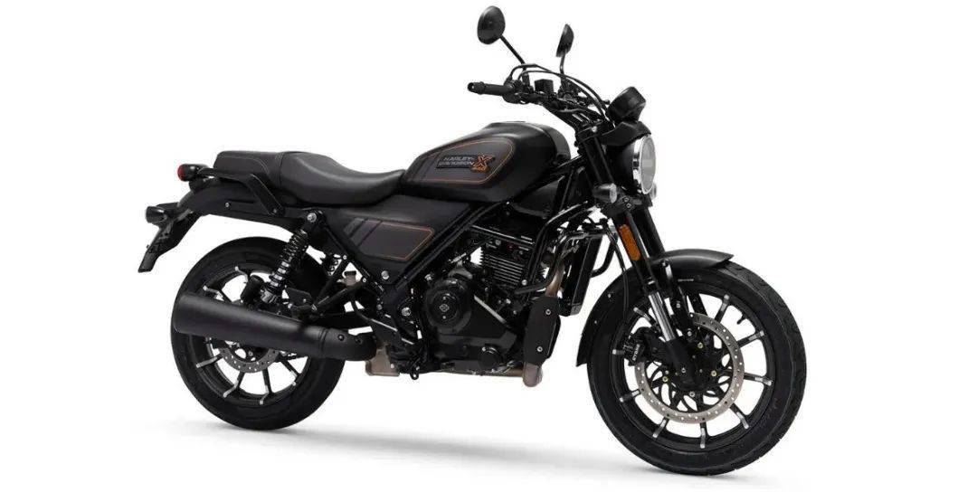 在凯旋正式发布入门款的400系列后,哈雷跟印度hero motocorp联合