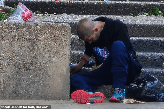 吸食后变"丧尸",美国新毒品"僵尸药"泛滥,正向英国蔓延且出现死亡病例