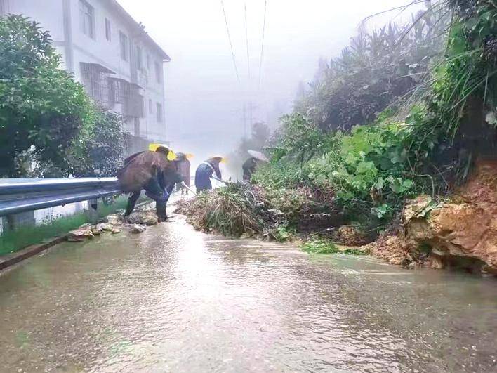 重庆万州暴雨9499www威尼斯中的平凡英雄(图4)