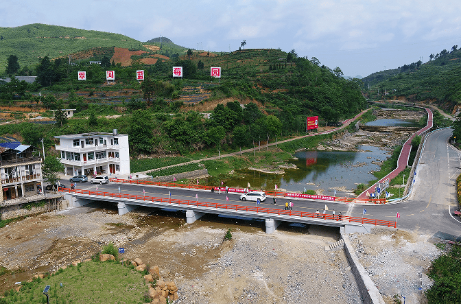 在新桥建设上,安顺公路管理局充分结合地方特色,建造出满足不同地方