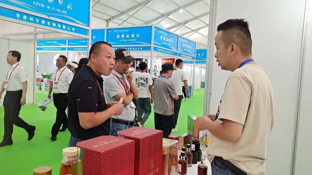 兰洽会,我们主要带来的产品有靖远的文冠果茶,文冠果油,文冠果手串等