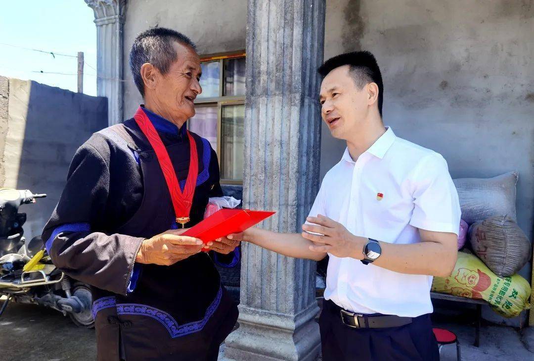 梁小辉赴越西开展走访慰问活动_生活_工作_视频