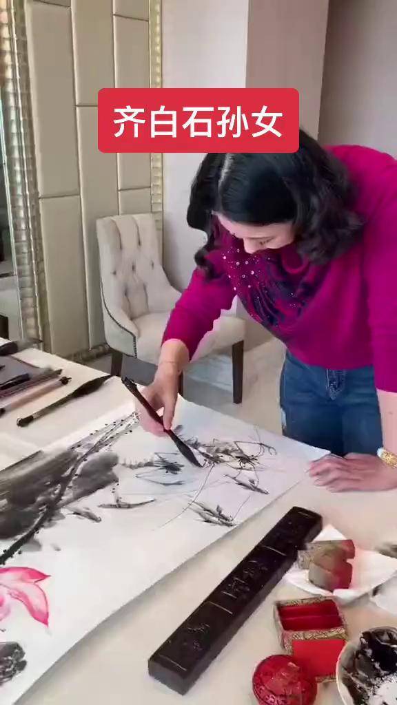 上热门 齐白石最小孙女也是最漂亮的孙女:齐慧娟,画的虾也是一绝,你