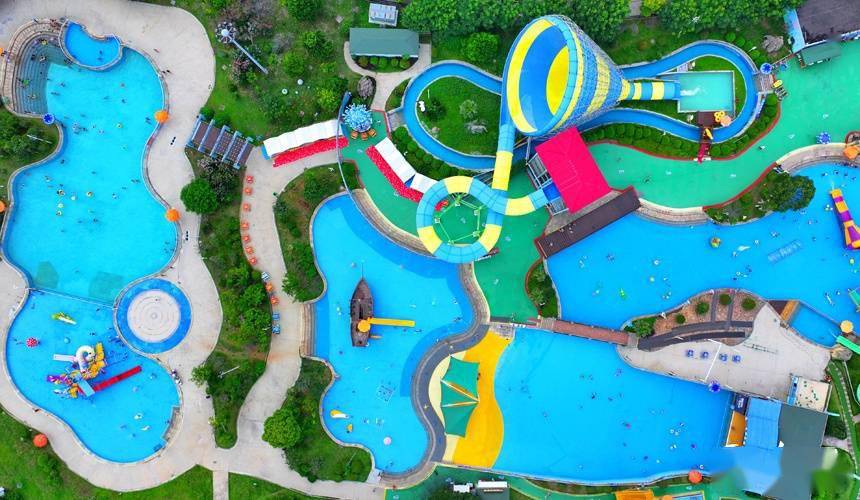 江西南昌:高温天带火"夏日经济"_朱海鹏_游乐园_游客