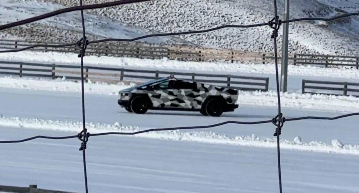 特斯拉Cybertruck原型雪地测试视频曝光 配备四电机四轮驱动系统