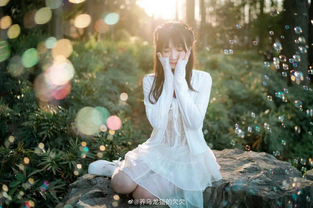 人像写真:阳光斑驳,白衣萝莉_coser-_摄影