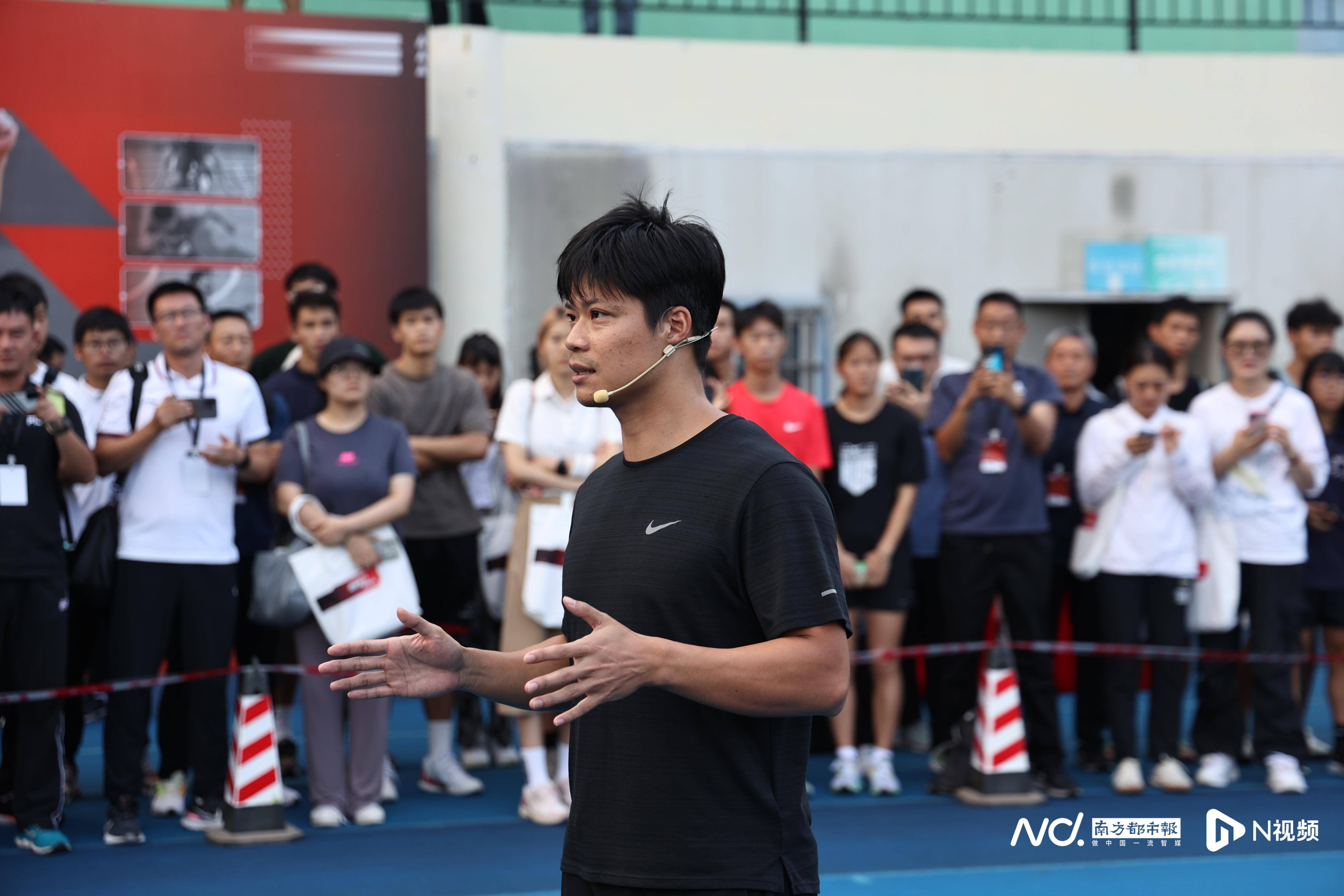 苏炳添训练课堂开讲啦 展示短跑加速阶段阻力训练方法应用