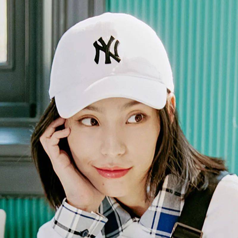 明星人手一顶的mlb棒球帽,快来解锁夏日多巴胺穿搭~_时尚_帽子_潮流