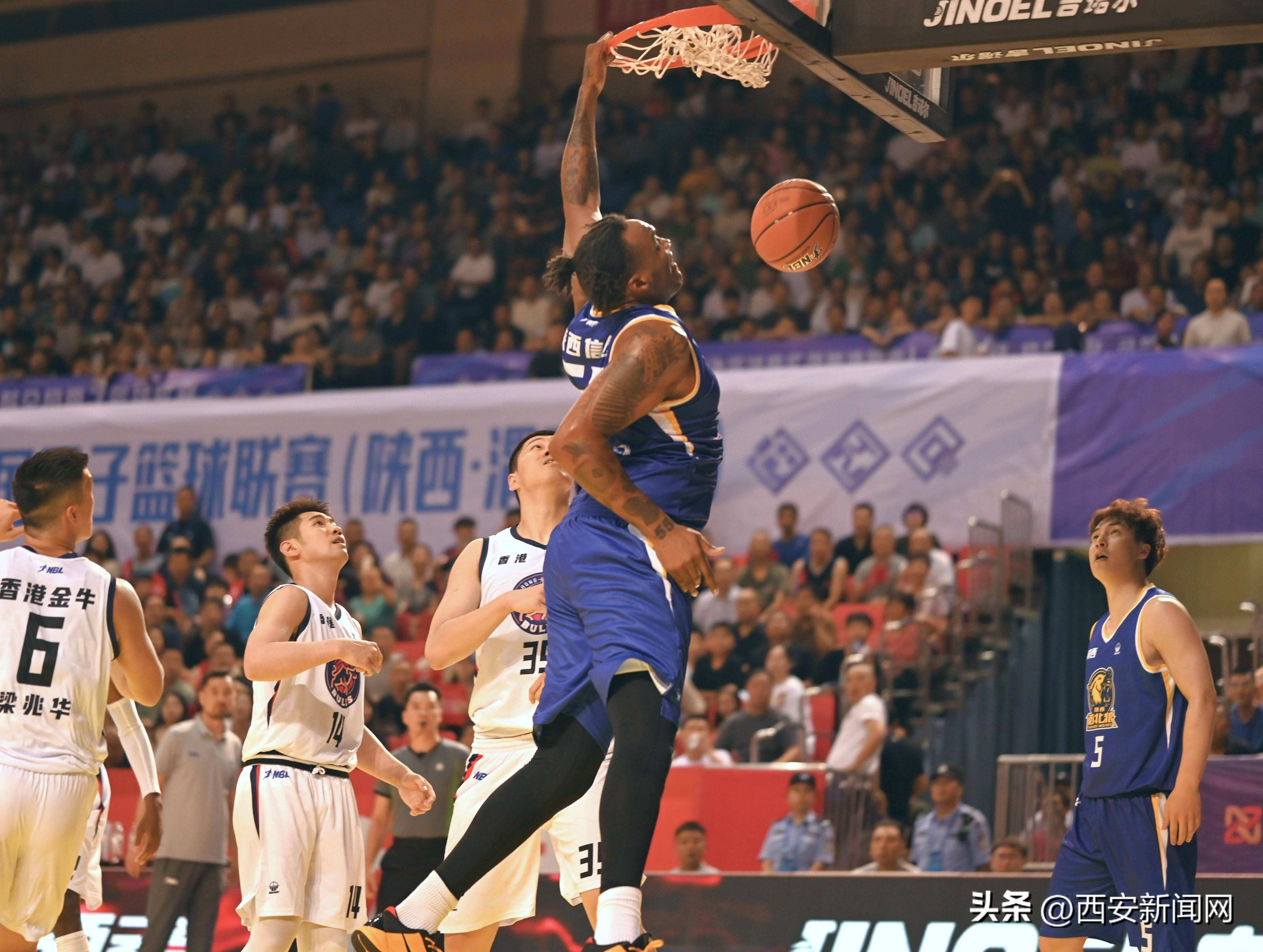 焦点战,前两轮1胜1负的陕西信达男篮坐镇主场迎战联盟新军香港金牛队