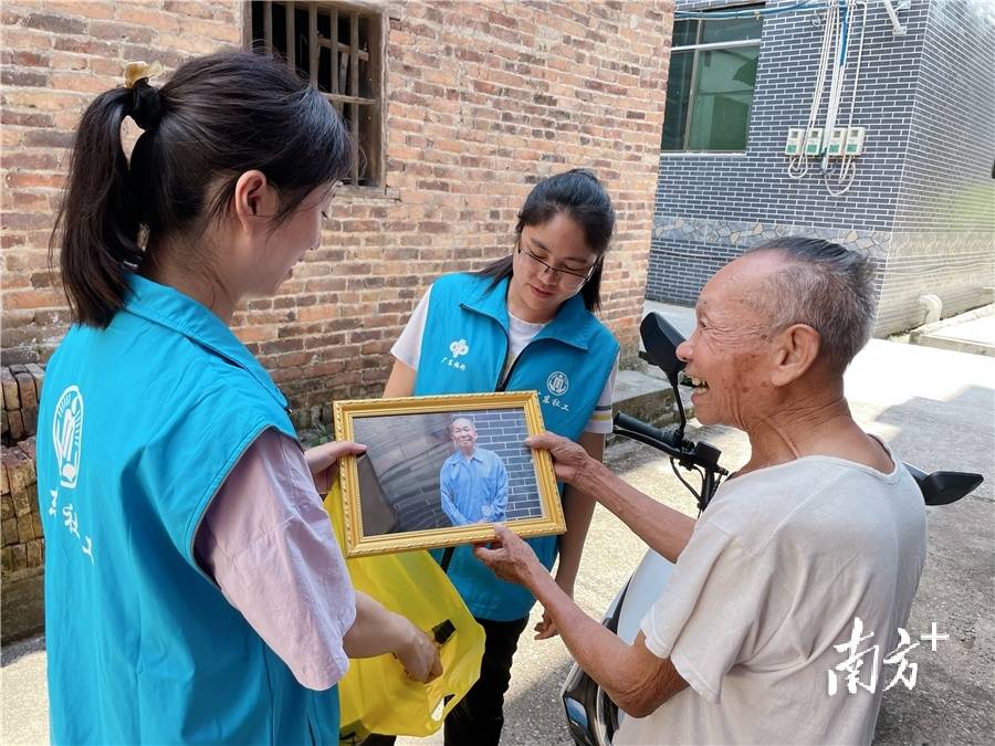 小照片有大幸福|连山太保镇干得漂亮_摄影_群众_服务