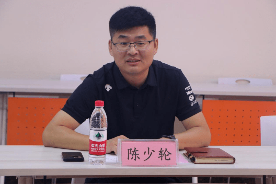 中心健康服务板块运营负责人陈少轮,副主任冯全刚,中医科负责人王元新